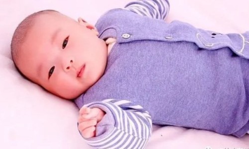 婴儿长黑色素痣-婴儿长小黑点怎么回事网 :分享婴儿长痣是怎么回事-婴儿长黑痣怎么办知识